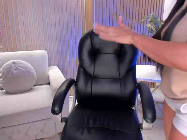 LizzHamilton webcam