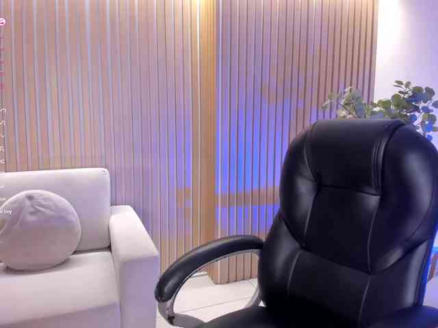 LizzHamilton webcam