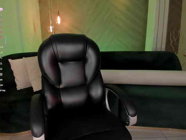 LizzHamilton webcam