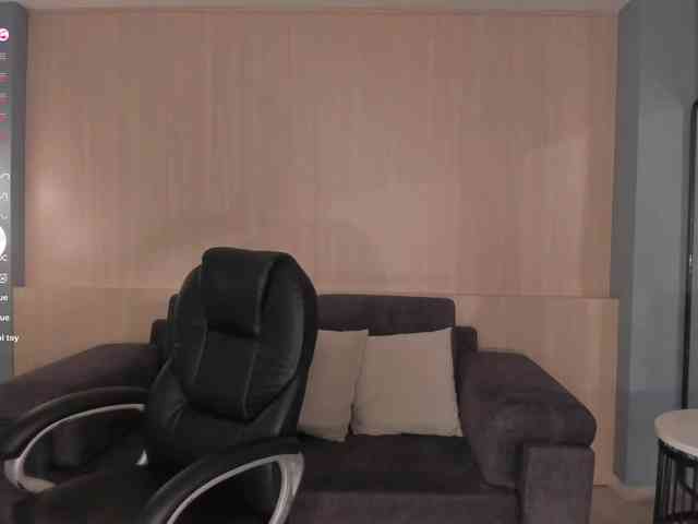 LizzHamilton webcam