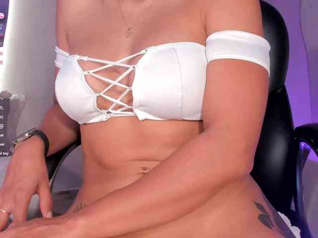 LizzHamilton webcam
