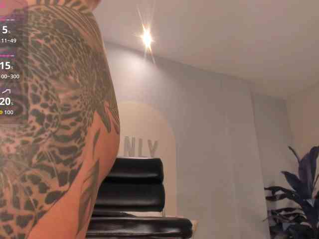 LizzHamilton webcam
