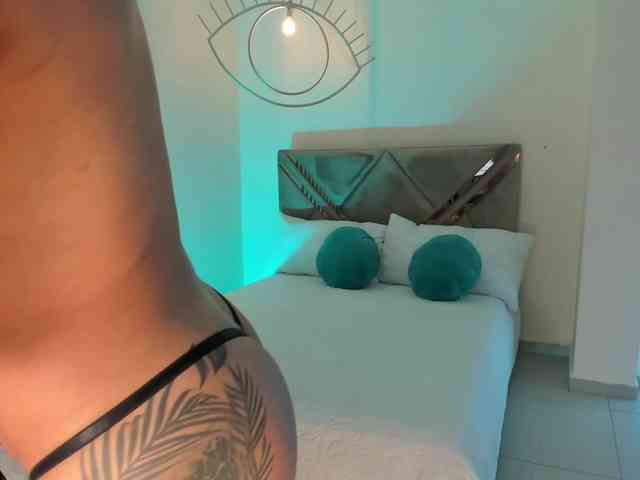 LizzHamilton webcam
