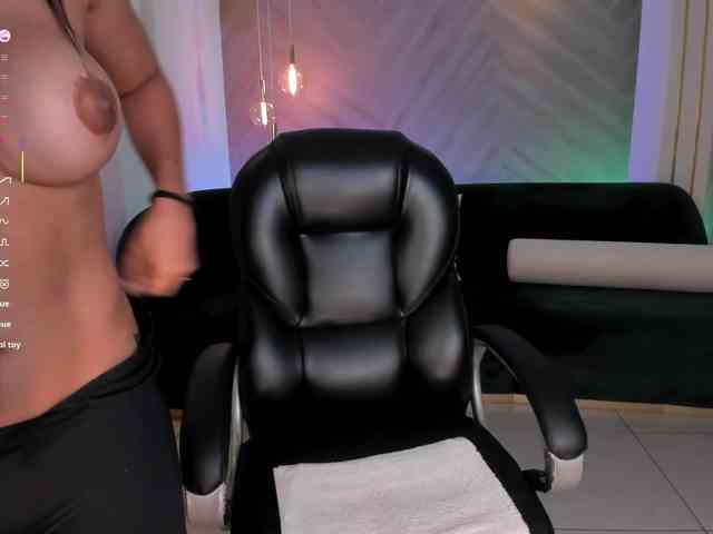 LizzHamilton webcam