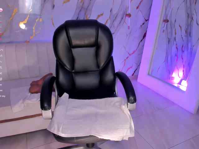 LizzHamilton webcam