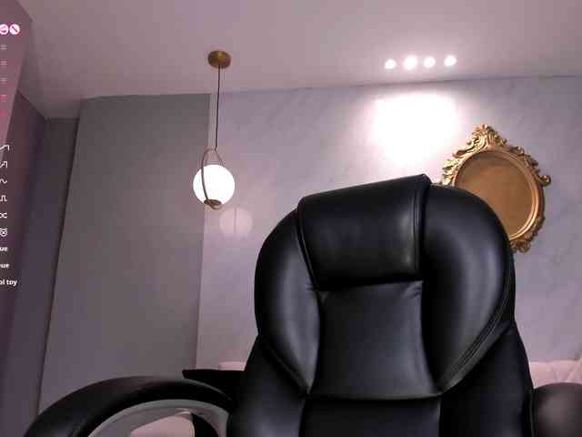 LizzHamilton webcam