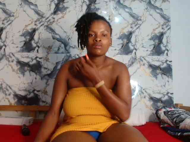 BlondQ2003 Live Webcam on BongaCams