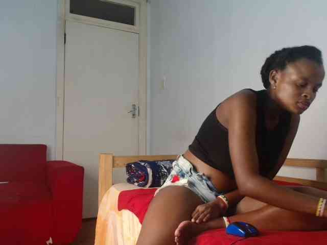 BlondQ2003 Live Webcam on BongaCams
