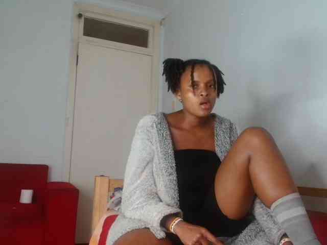 BlondQ2003 Live Webcam on BongaCams