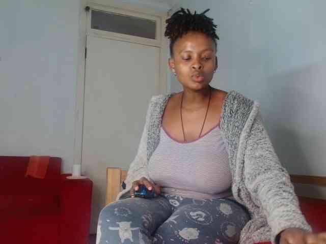 BlondQ2003 Live Webcam on BongaCams