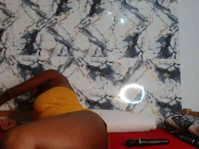 BlondQ2003 Live Webcam on BongaCams