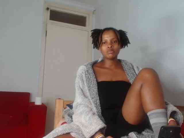 BlondQ2003 Live Webcam on BongaCams