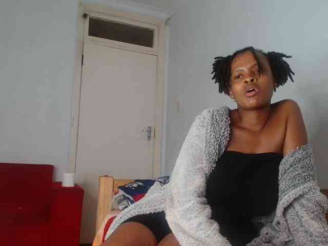 BlondQ2003 Live Webcam on BongaCams