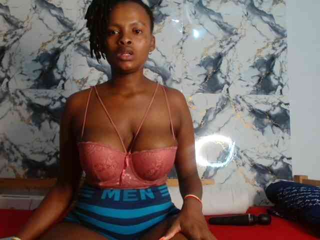 BlondQ2003 Live Webcam on BongaCams