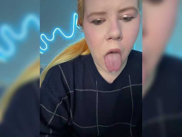 LunaLu13 — not watching the camera! There is no watch function  ,,, tk To the general chatFensly LunaLu13Inst lunalu13-