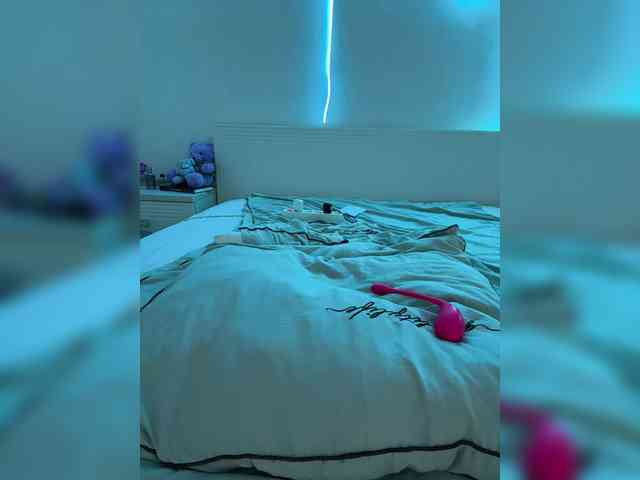 LunaLu13 Live Webcam on {site_name}