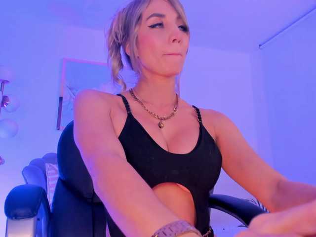 ZoePresley1's BongaCams show and profile