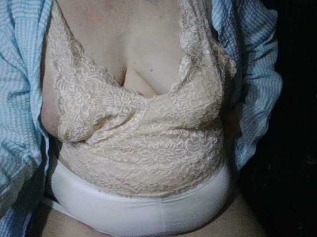  HotSqrt4u chat room