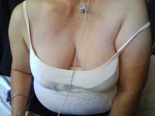 HotSqrt4u's BongaCams show and profile