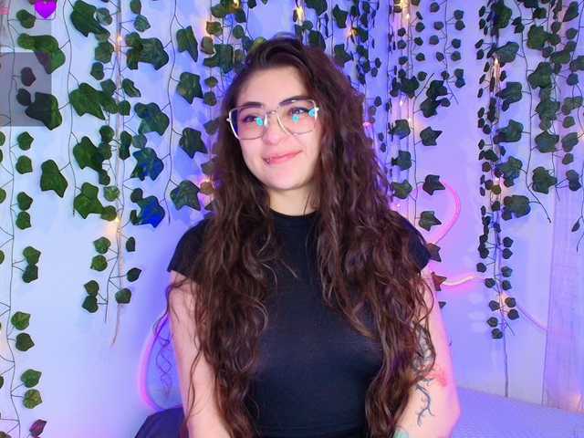 Samii-Evans's BongaCams show and profile