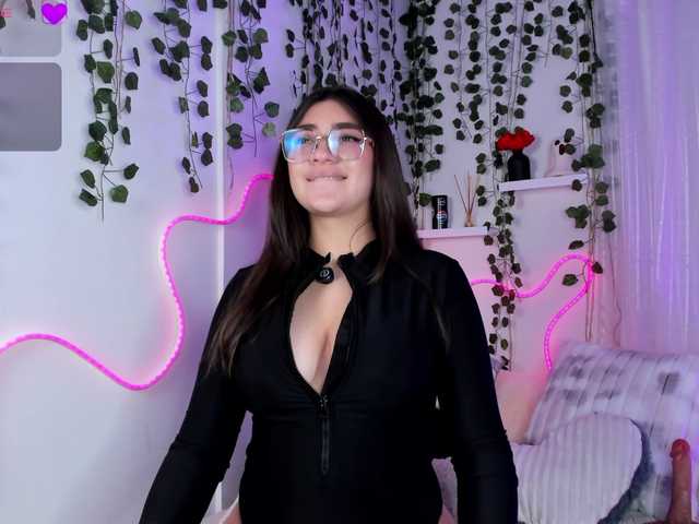 Samii-Evans's BongaCams show and profile