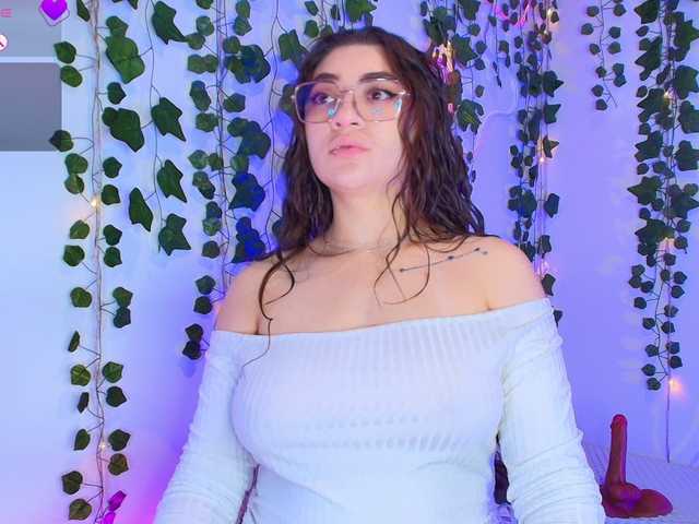 Samii-Evans's BongaCams show and profile