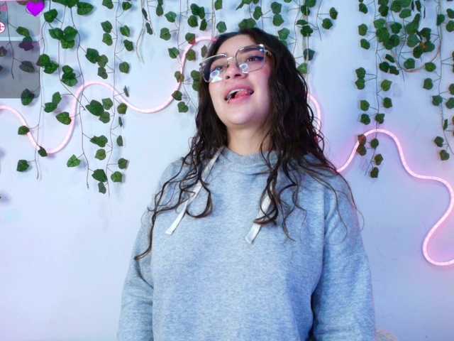 Samii-Evans's BongaCams show and profile