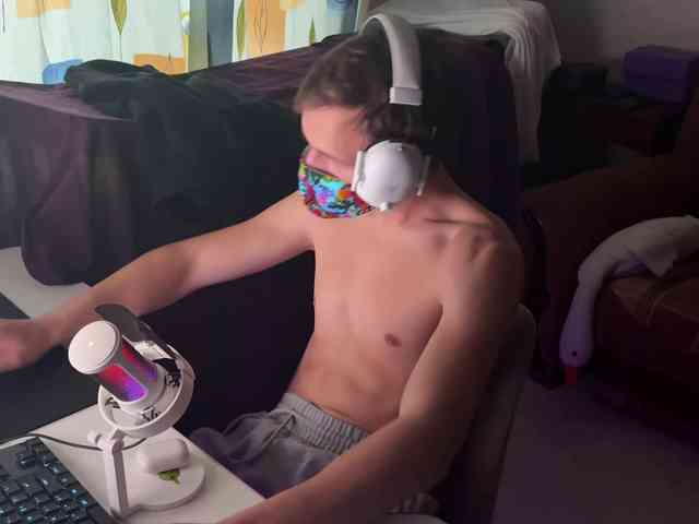 CuTeBoYV Live Webcam on BongaCams