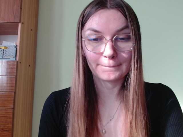 Ellyxcute's BongaCams show and profile