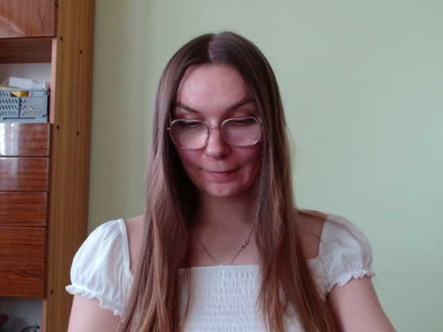 Ellyxcute's BongaCams show and profile