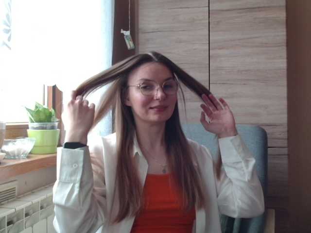 Ellyxcute's BongaCams show and profile