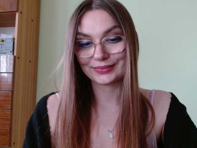 Ellyxcute's BongaCams show and profile