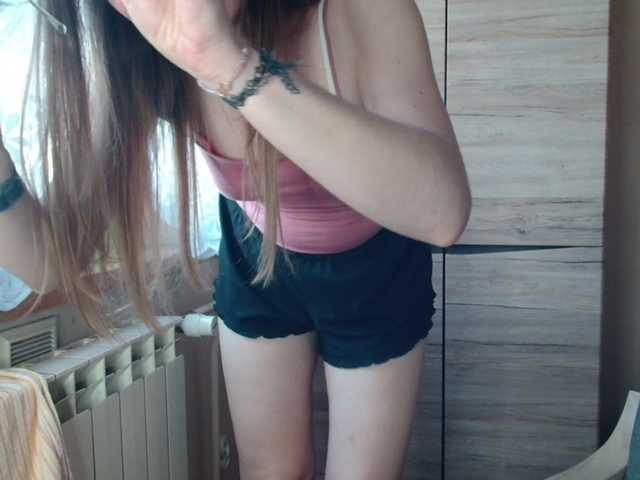 Ellyxcute's BongaCams show and profile