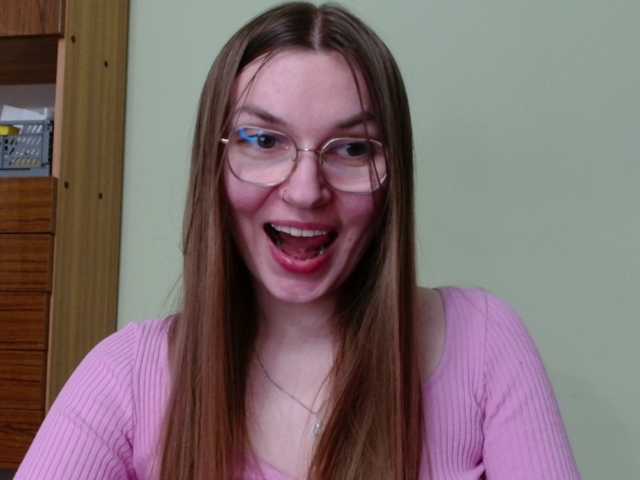 Ellyxcute's BongaCams show and profile
