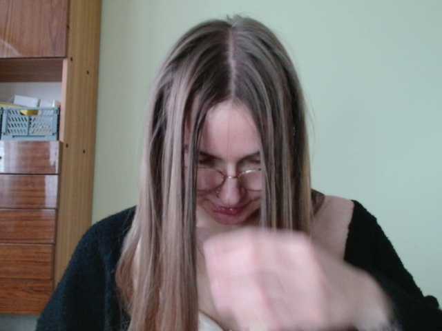 Ellyxcute's BongaCams show and profile