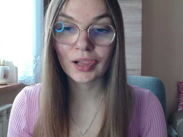 Ellyxcute's BongaCams show and profile