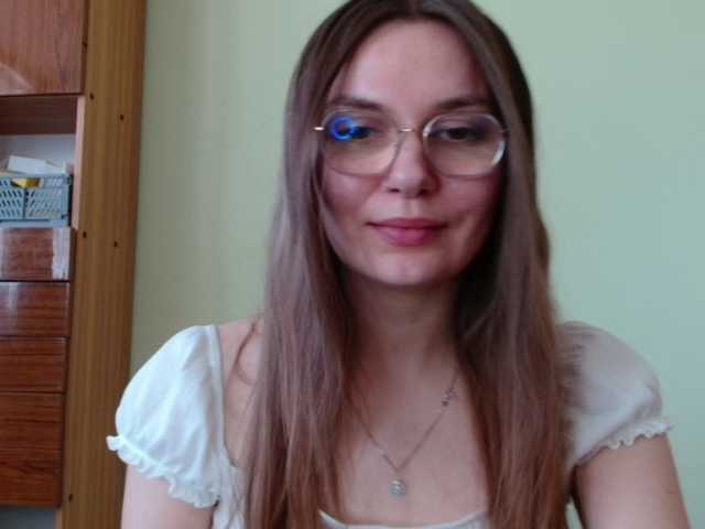 Ellyxcute's BongaCams show and profile