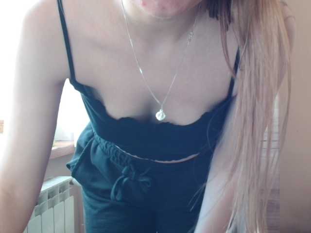 Ellyxcute's BongaCams show and profile