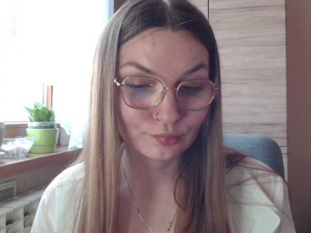 Ellyxcute's BongaCams show and profile