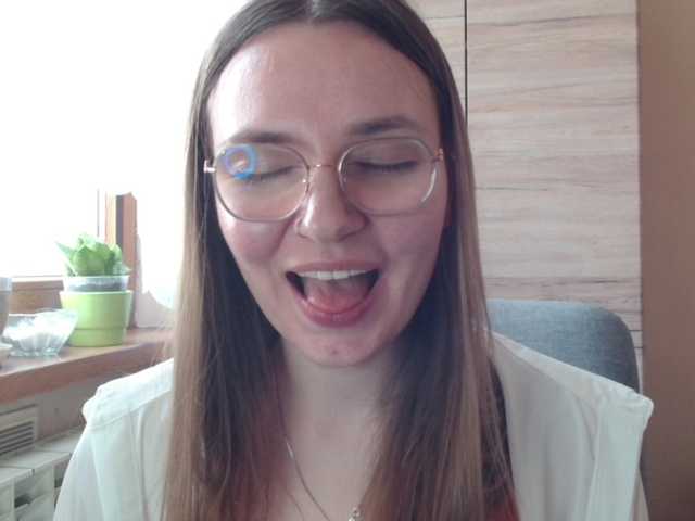 Ellyxcute's BongaCams show and profile