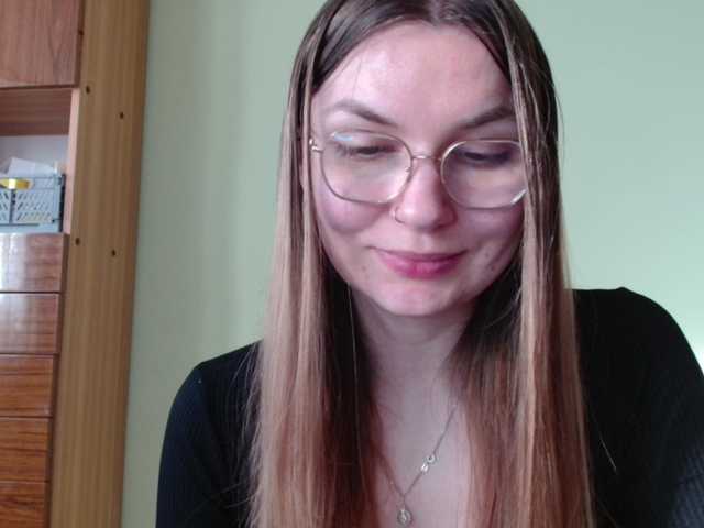 Ellyxcute's BongaCams show and profile