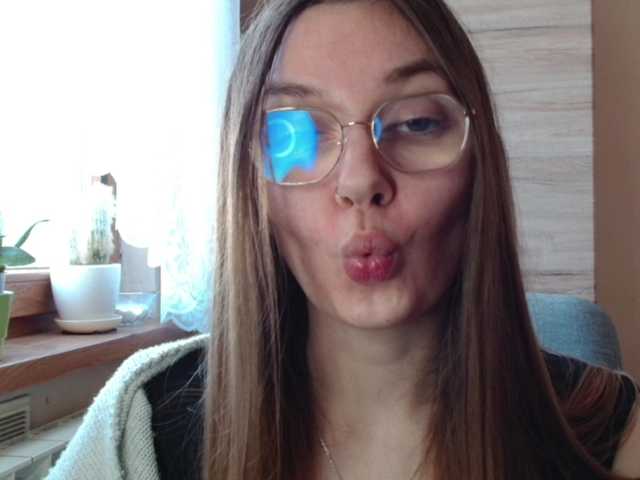 Ellyxcute's BongaCams show and profile