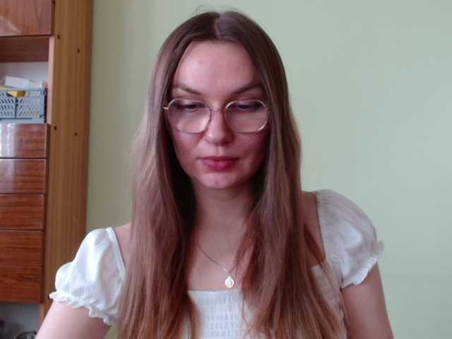Ellyxcute's BongaCams show and profile