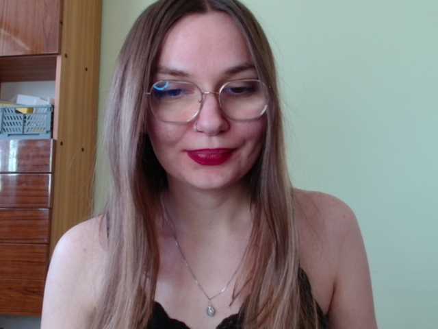 Ellyxcute's BongaCams show and profile