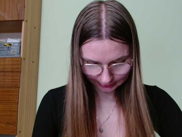 Ellyxcute's BongaCams show and profile