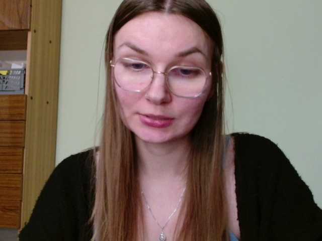 Ellyxcute's BongaCams show and profile