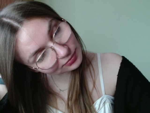 Ellyxcute's BongaCams show and profile