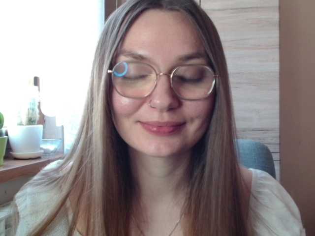 Ellyxcute's BongaCams show and profile