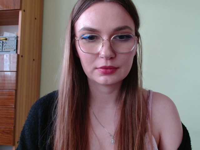 Ellyxcute's BongaCams show and profile