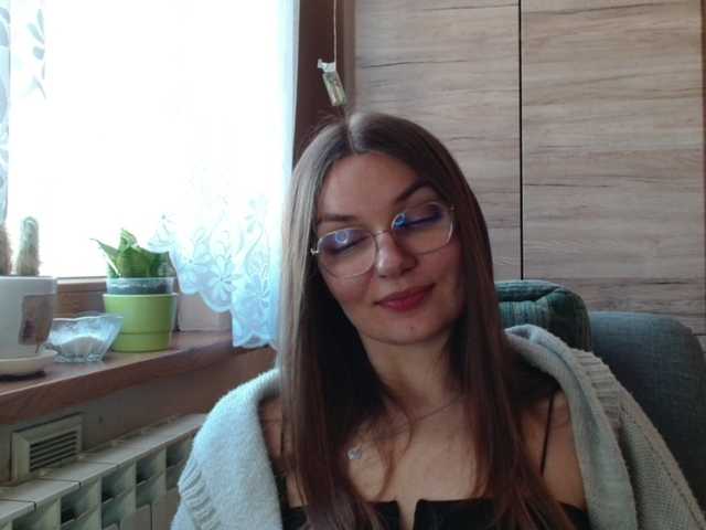 Ellyxcute's BongaCams show and profile
